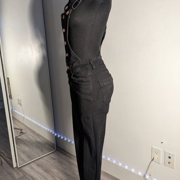 Black Guess skinny overalls - Picture 2 of 6